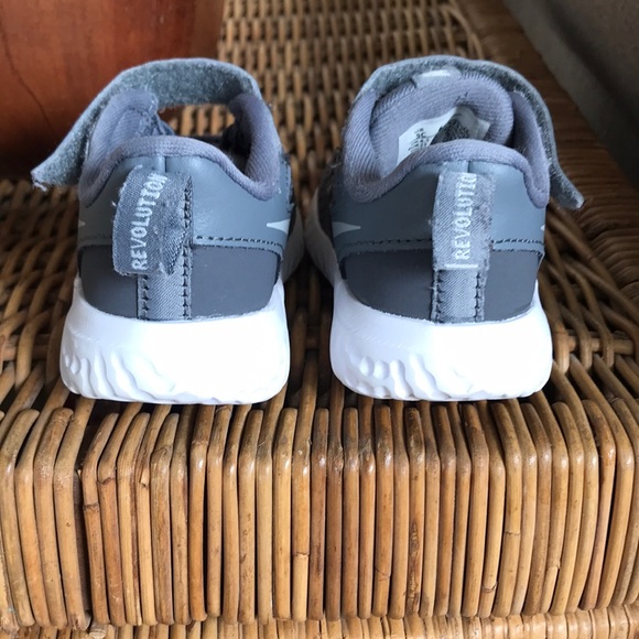 Nike Revolution, toddler size 5 - Picture 2 of 4